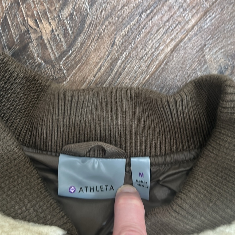 Athleta Responsible Down Tundra Sherpa Puffer Vest Womens Size Medium - Picture 7 of 14